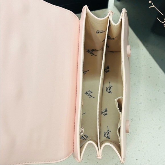 🆕🧸Betsey Johnson Gummy Bear Convertible Blush Handbag With Charm NWT - Picture 11 of 12